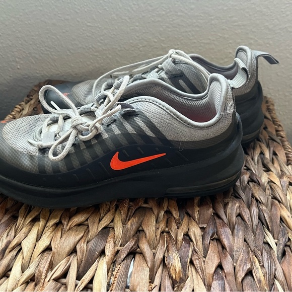 Nike Air Max Youth Size 3.5 Y Axis Sneakers Grey Orange Low Top - Picture 4 of 7